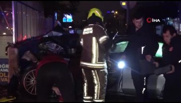Bursa'da kontrolden çıkan araç hurdaya döndü: 3 ölü, 1 ağır yaralı