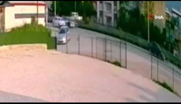 Bursa'da başıboş at kaza yaptı