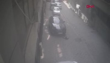 İstanbul'da 3 yaşındaki çocuk 4. kattan otomobilin üzerine düştü