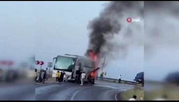 22 yolcusu bulunan otobüs alev aldı