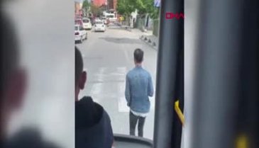 İstanbul'da otobüsün önünde müzik dinleyen kişi sürücüleri çileden çıkardı!