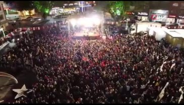 Uğur Işılak'tan unutulmayacak Bursa konseri