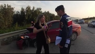 Bursa'da feci kaza: Önce önündeki araca sonra bariyerlere çarptı