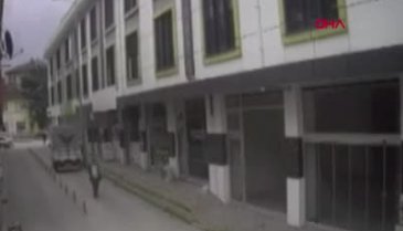 Sakarya'da kamyonetin çarptığı emekli öğretmen ağır yaralandı!