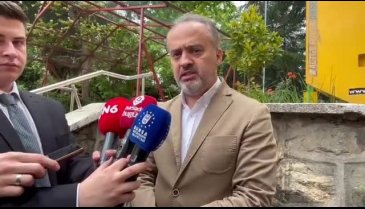 Alinur Aktaş ailesiyle birlikte sandık başında