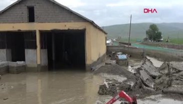 Muş'ta dere taştı! 35 ev hasar aldı