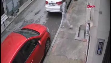 İstanbul'da bilgisayar hırsızlığı kamerada