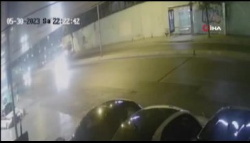 İstanbul'da otomobil köprüden uçtu: 2 yaralı