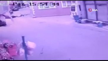 Bursa'da boş yolda motosiklet ve bisiklet kafa kafaya çarpıştı