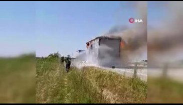 Edirne'de seyir halindeki tır alev aldı!