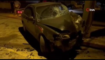 Bursa'da iki otomobil kafa kafaya çarpıştı