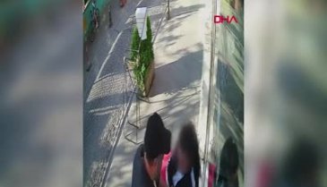 Eskişehir'de sokak ortasında kadına şiddet uyguladı! O anlar kamerada