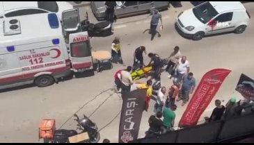 Bursa'da otomobil ile çarpışan motosiklet sürücüsü yaralandı