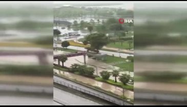 Samsun'u yine sel vurdu, caddeler göle döndü