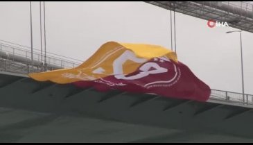 Şampiyon Galatasaray'ın bayrakları İstanbul Boğazı'nda
