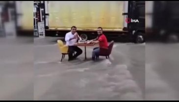 Seli umursamadılar, masa kurup keyif yaptılar