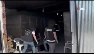 Tekirdağ'da yasa dışı içki fabrikasına operasyon kamerada