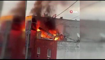 Bursa'da 2 katlı evin çatı katında yangın çıktı