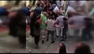 İstanbul'da mal indiren kadın esnaflar saç başa kavga etti!