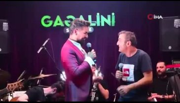 Ünlü oyuncular Bursa'da Mehmet Çevik'in şarkılarıyla eğlendi