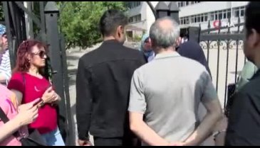 Bursa'da sınava geç kalan genç gözyaşlarına hakim olamadı