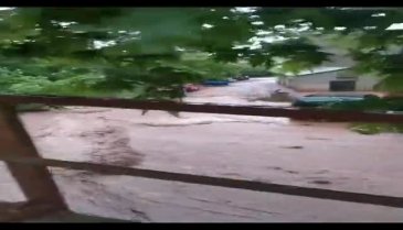 Sağanak yağış Orhangazi'de birçok bölgede afete dönüştü