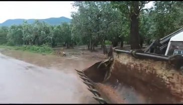 Sağanak yağış Orhangazi'de birçok bölgede afete dönüştü - 6