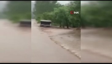 Sel suları İznik Bursa yolunu kapattı