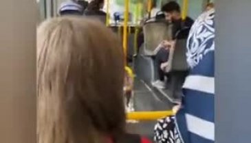 Bursa'da belediye otobüsünü su bastı, yolcular zor anlar yaşadı
