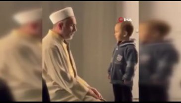 İstanbul'da imam ve küçük çocuğun videosu gülümsetti