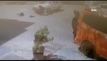 Akülü bisiklet ile otomobil çarpıştı: 2 kız kardeş yaralandı