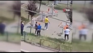 Çocuk parkında silahlı dehşet: O anlar kamerada