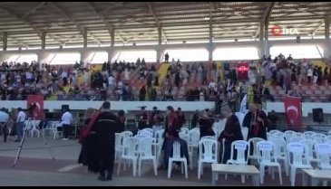 BUÜ'de Tıp Fakültesi öğrencilerinin mezuniyet heyecanı