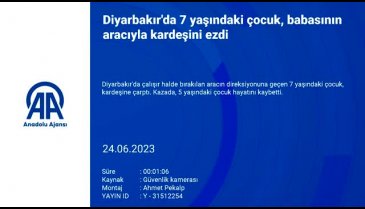 Direksiyon başına geçen 7 yaşındaki çocuk, kardeşine çarptı!
