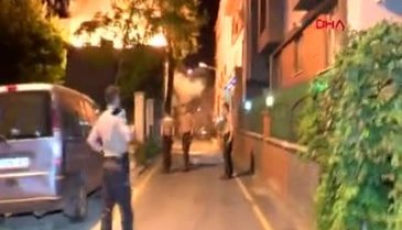 İstanbul'da metruk bina yandı!
