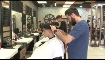 Diyarbakır'da kuaförler yoğunluktan dolayı sıra sistemine geçiş yaptı