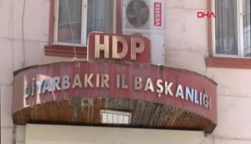 Diyarbakır'da aileler Kurban Bayramı'nda da nöbette