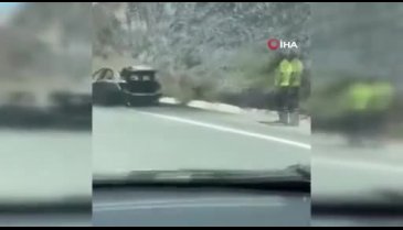 Bursa'da seyir halindeki otomobil alev alev yandı