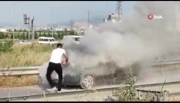 Bursa'da seyir halindeki otomobil yanarak küle döndü