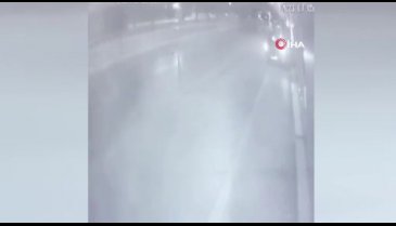 Direksiyonda sızdı, otomobiliyle dükkana daldı!