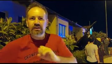 Bursa'da  minibüs evin bahçesine uçtu!