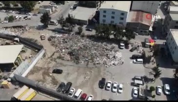 İzmir'de oluşan çöp dağları tepki topladı