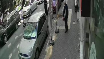 Bursa Orhangazi'de motosiklet yola çıkan yayaya çarptı...