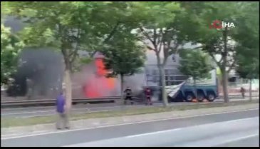 Sakarya D-650'de tır bomba gibi patladı, faciadan dönüldü