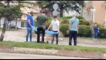 Bursa'da yağmurdan kayganlaşan yolda düşen motosiklet sürücüsü yaralandı