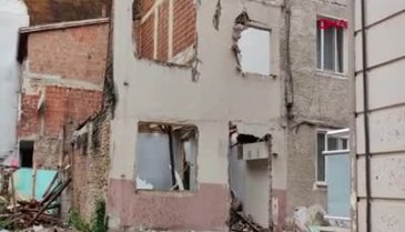Bursa'da işçi devrilen duvarın altında kaldı
