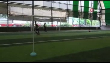 Bursa'da doktorlar futbol oynayamazsın dedi! Antrenör oldu