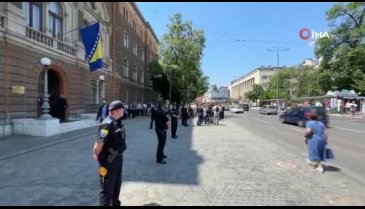 Saraybosna'da soykırıma uğrayan 31 kişi son yolculuklarına uğurlandı