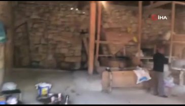 Gelişen teknolojiye rağmen asırlık değirmen beş kuşaktır dönüyor