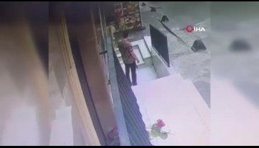 İstanbul'da yardımsever esnaf televizyon çalan hırsızlara yardım etti! O anlar kamerada